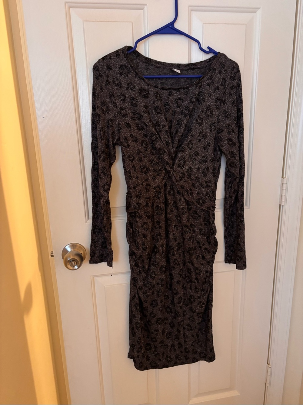 Women’s maternity Long Sleeve Twist-Front Midi Dress - Black/Charcoal